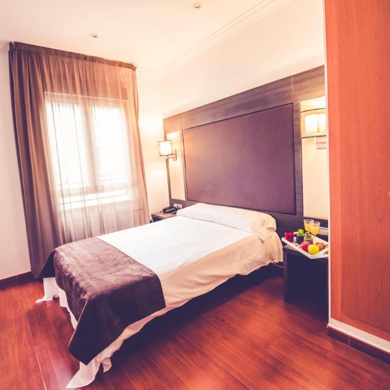 Hostal Sol Los Angeles - Double or Twin Room - 9