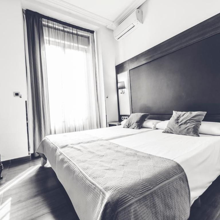 Hostal Sol Los Angeles - Double or Twin Room - 5