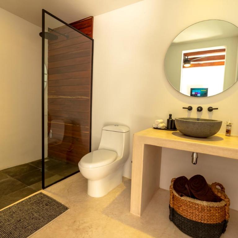 BT Rooms Tulum - Habitación con cama extragrande y vistas a la piscina - 14