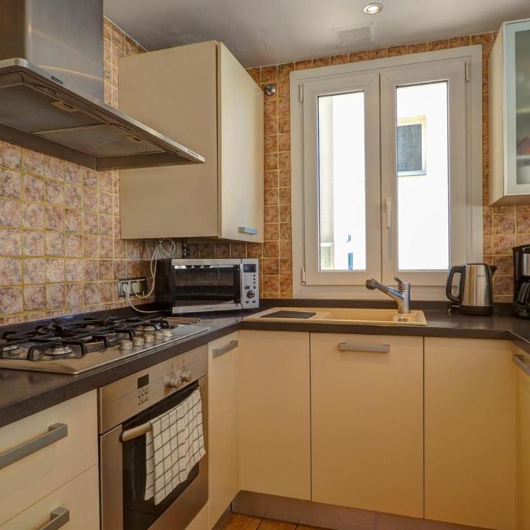 La Marina Sea Front by Hello Homes Sitges - Apartamento de 3 dormitorios - 14