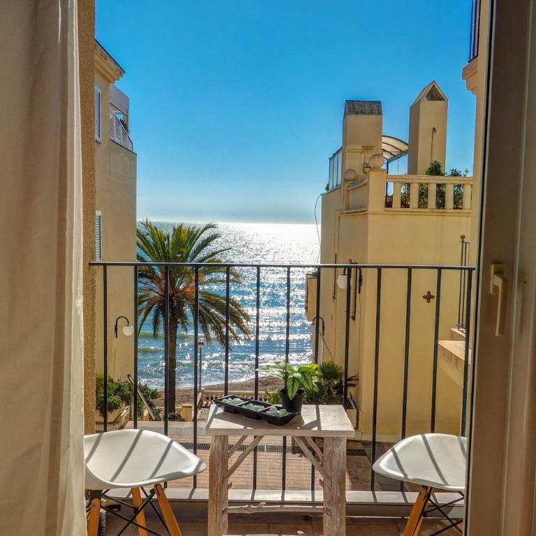 La Marina Sea Front by Hello Homes Sitges - Apartamento de 3 dormitorios - 1