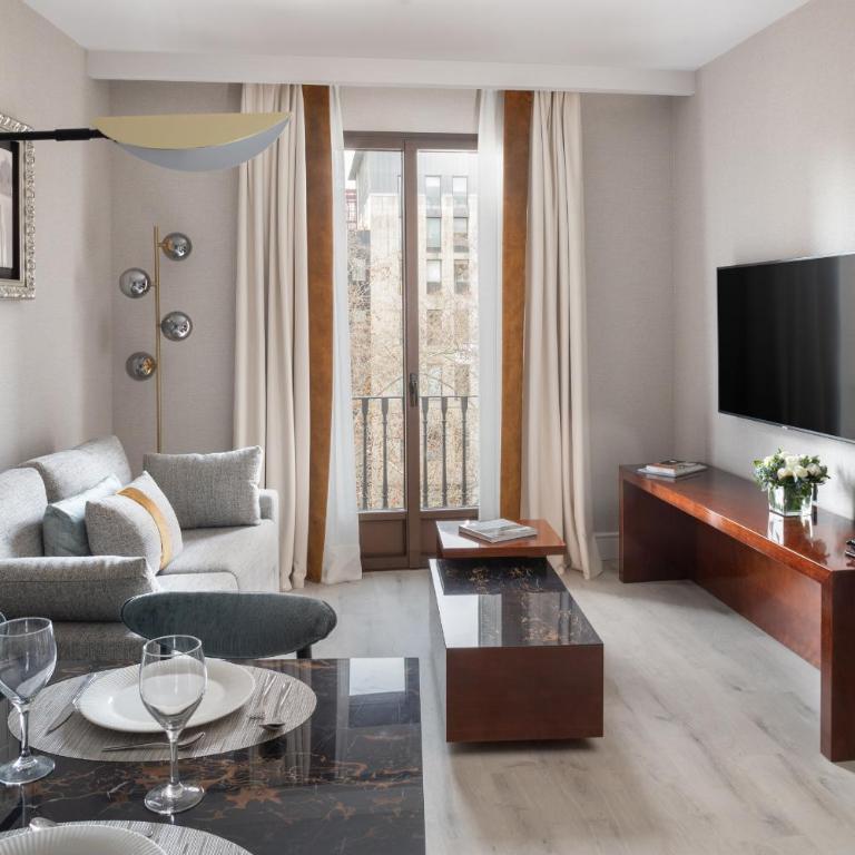 Suites Center Barcelona - Two-Bedroom Apartment with City View - 9