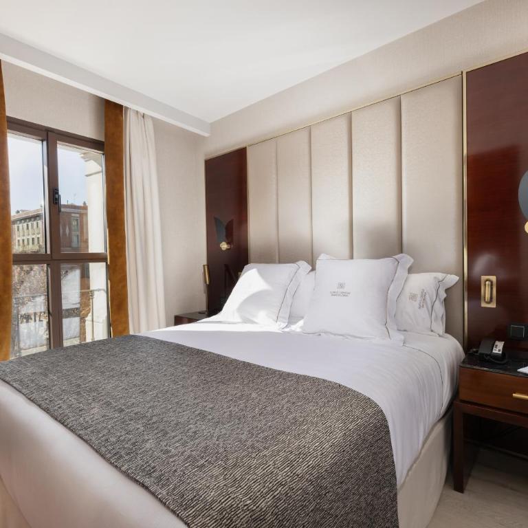 Suites Center Barcelona - Two-Bedroom Apartment with City View - 1