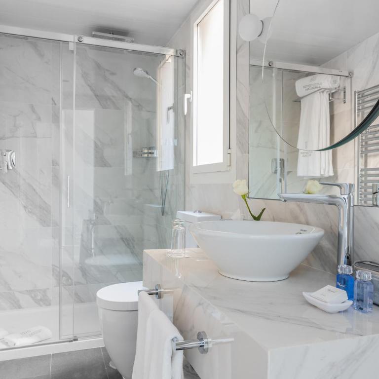Suites Center Barcelona - Two-Bedroom Apartment with City View - 16