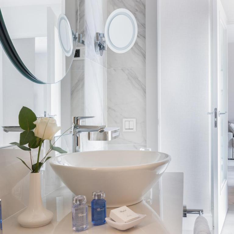 Suites Center Barcelona - Two-Bedroom Apartment with City View - 18