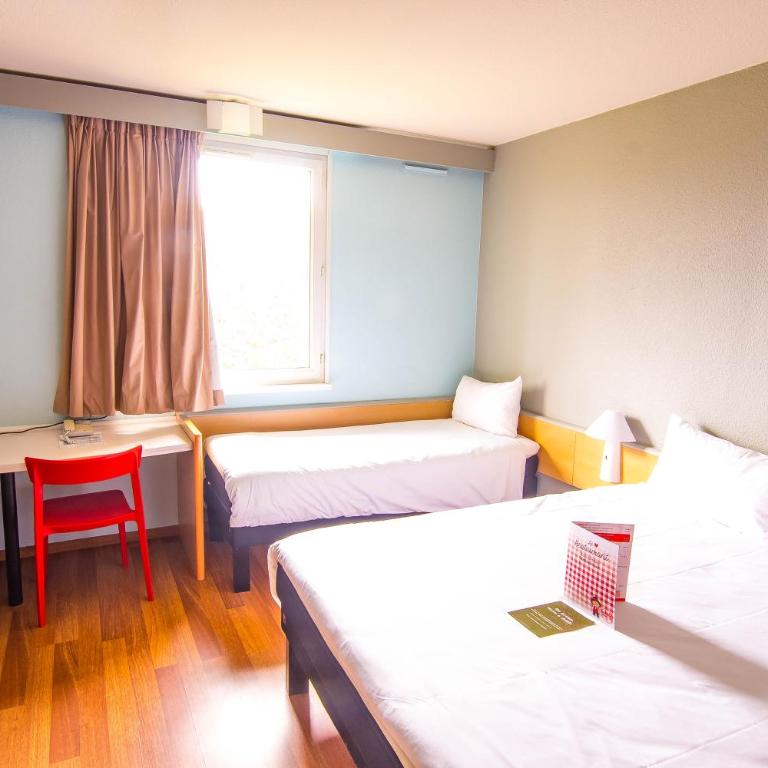 ibis Colmar Est - Hotel Restaurant en Alsace - Chambre Standard avec 1 Lit Double et 1 Lit Simple - 1
