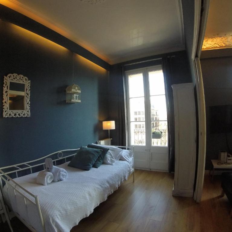 Mr. Serrano Apartments - Two-Bedroom Apartment - 4
