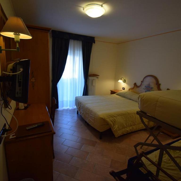 Park Hotel Mater Dei - Camera Familiare con Vista Montagna (2 Adulti + 2 Bambini) - 5