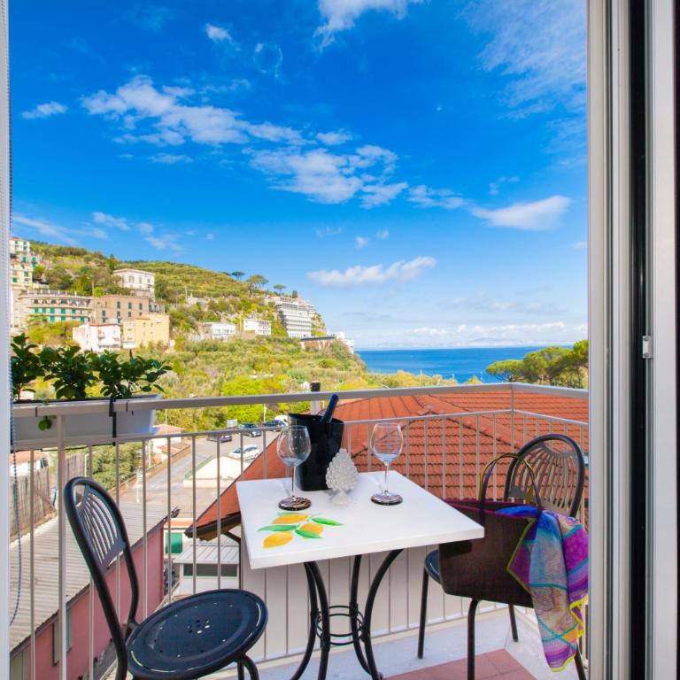 SorrentoVibes - Luxury Home Sea View & Jacuzzi in Sorrento centre - Appartamento con 3 Camere da Letto e Vista Mare - 7
