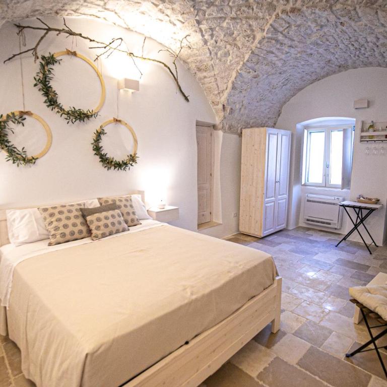 Radici Ostuni - Camera Matrimoniale Deluxe con Letto Supplementare, Terrazza e Vista Mare - 2