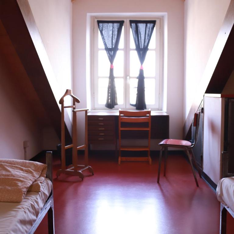 Attic Hostel Torino - Camera Doppia con Letti Singoli e Bagno in Comune - 3