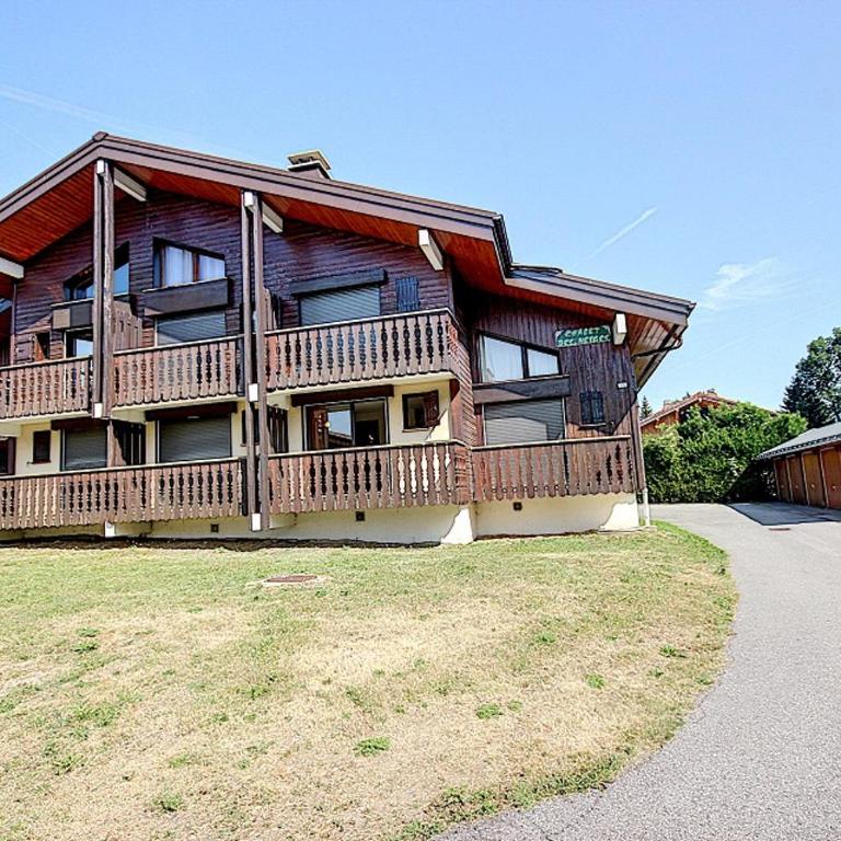 Le chalet des neiges 2 est au calme situé à 5 mn à pied du centre il est composé d'1 chambre avec lit double plus canapé convertible parking privé sur place et arrêt navette gratuite à 30 m - Apartment mit 1 Schlafzimmer - 1