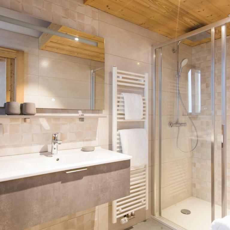 Chalet sur les monts Morzine - Chambre Double Supérieure - 5