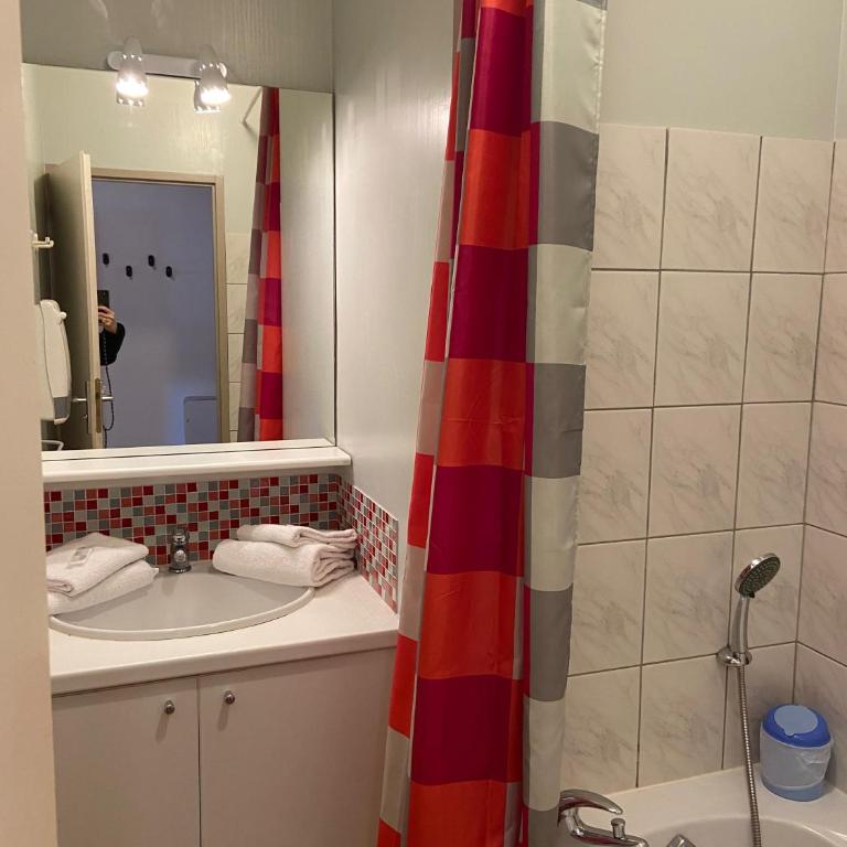 Appart'Hôtel LIDO au bord de l'eau - Appartement Confort 4 Personnes - Vue sur Lac - 9