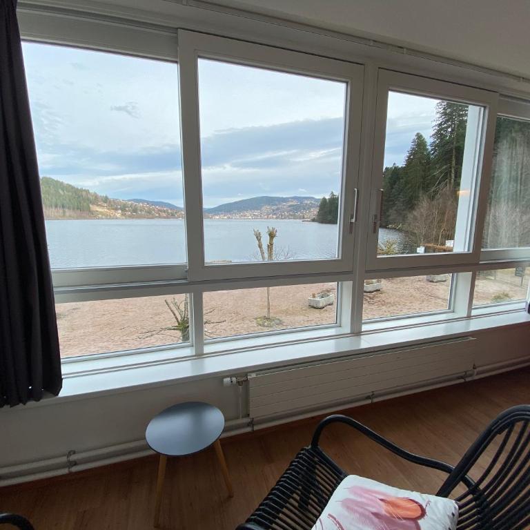 Appart'Hôtel LIDO au bord de l'eau - Appartement Confort 4 Personnes - Vue sur Lac - 7