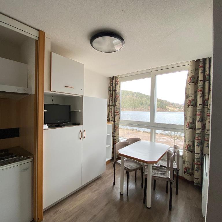 Appart'Hôtel LIDO au bord de l'eau - Studio (3 Personnes) - Vue sur Lac - 5