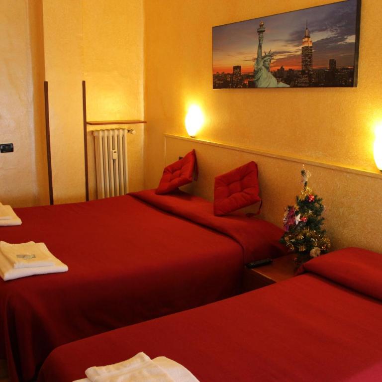 Hotel America - Camera Tripla con Bagno in Comune - 1