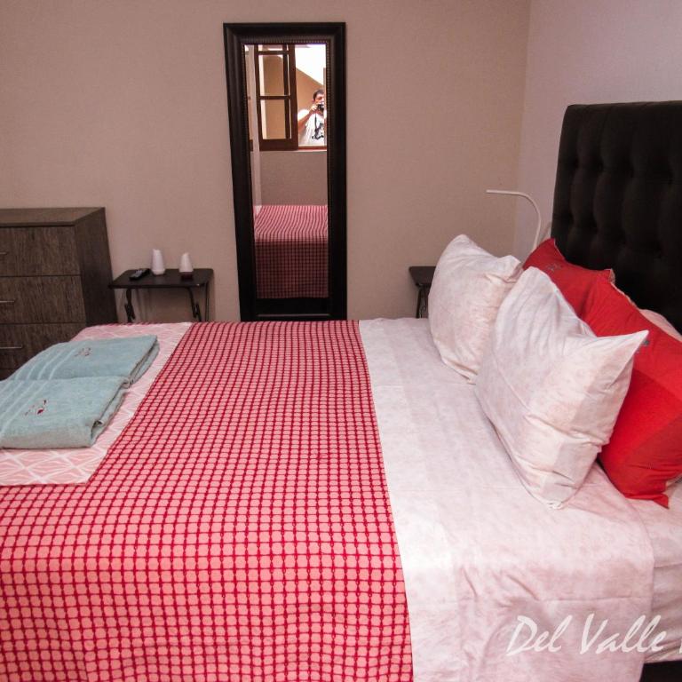 Del Valle House - Six-Bedroom House - 82