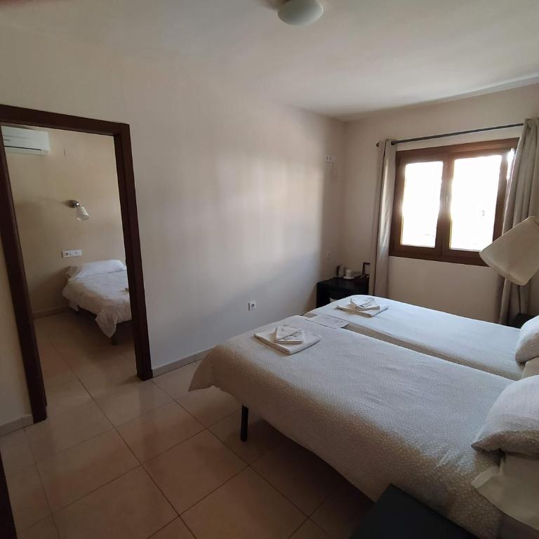Hostal Gran Sol - Family Room - 3