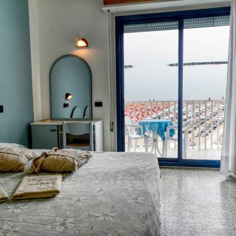 Hotel Royal - Camera Familiare con Vista Mare - 2