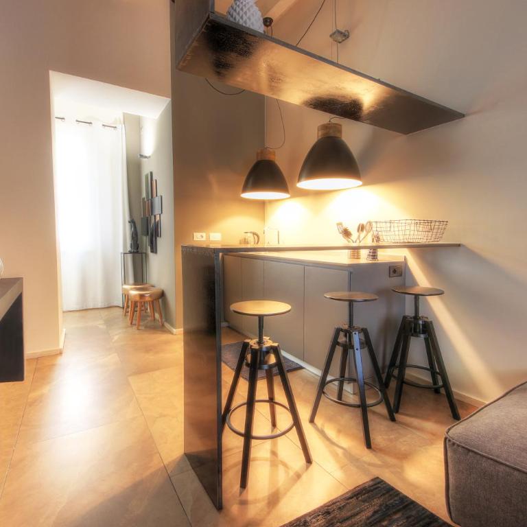 Urban Central Suites - One-Bedroom Apartment - 5