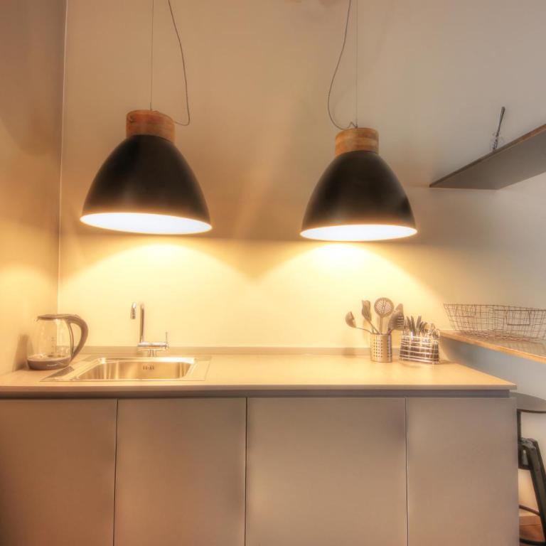 Urban Central Suites - One-Bedroom Apartment - 6