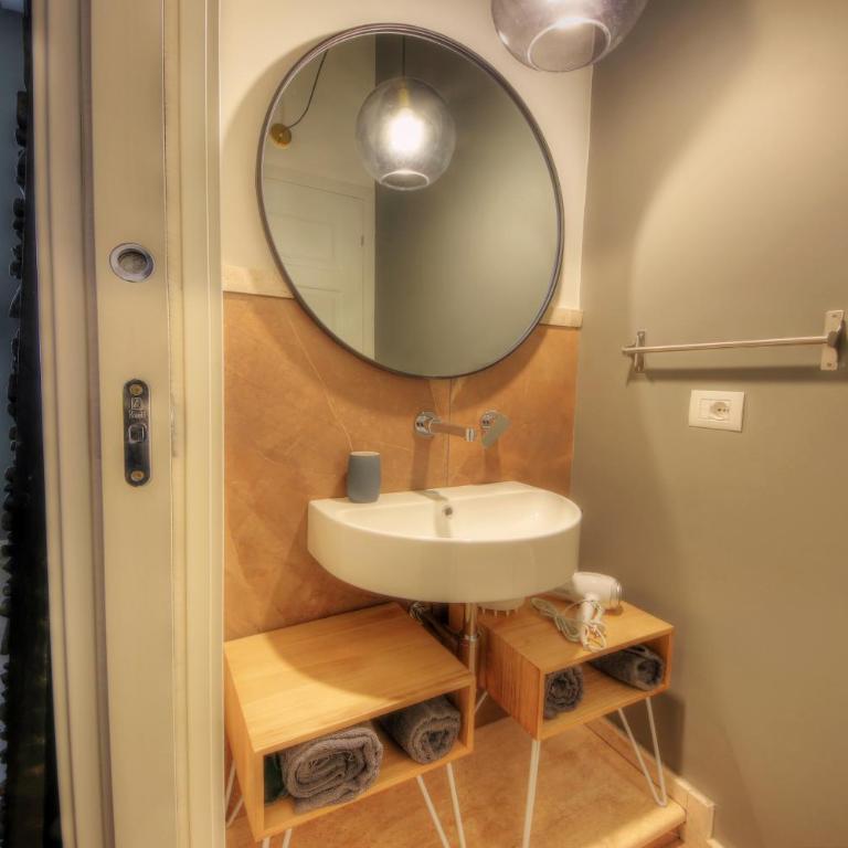 Urban Central Suites - One-Bedroom Apartment - 13