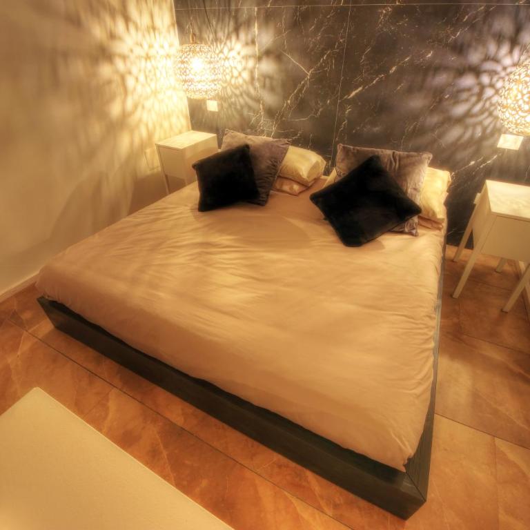 Urban Central Suites - One-Bedroom Apartment - 11
