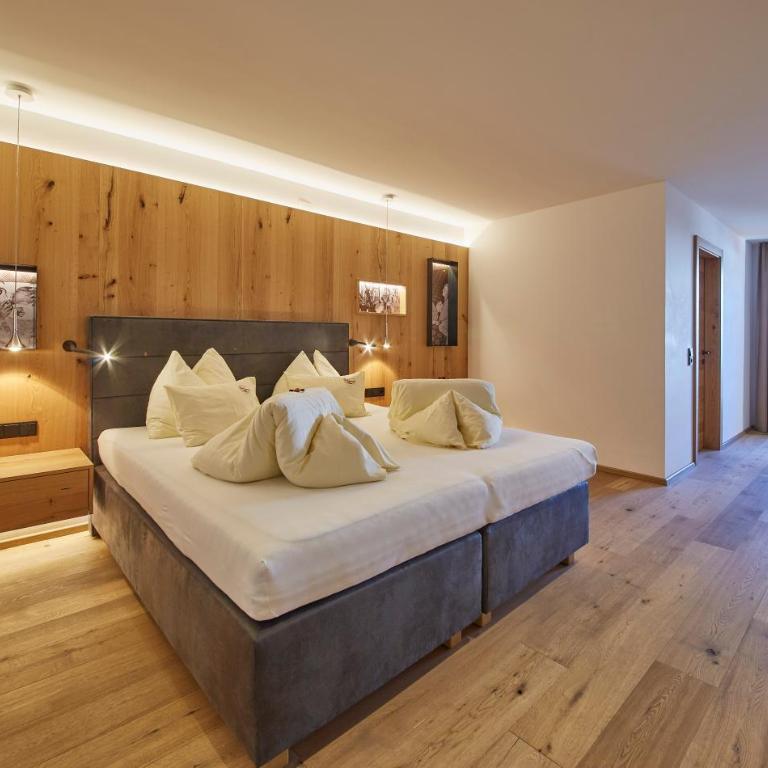 Bauernhof Hotel Oberschwarzach - Deluxe Familiensuite mit Dusche - 15