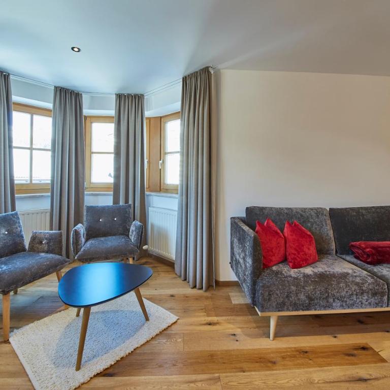 Bauernhof Hotel Oberschwarzach - Deluxe Familiensuite mit großem Balkon - 15