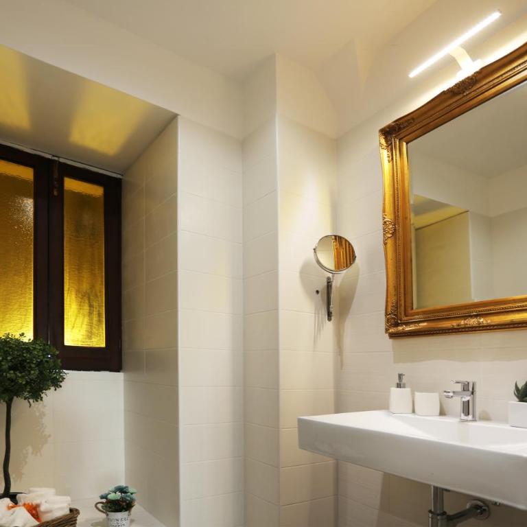 Le Suites Del Duomo House - Quadruple Room with Balcony - 9
