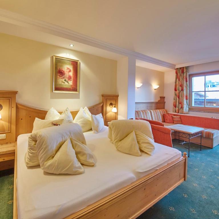 Bauernhof Hotel Oberschwarzach - Deluxe Familiensuite mit Dusche und Bad - 2