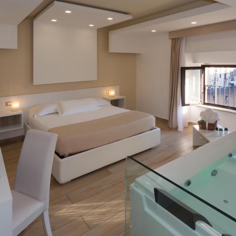 Le Suites Del Duomo - King Room with Spa Bath - 4