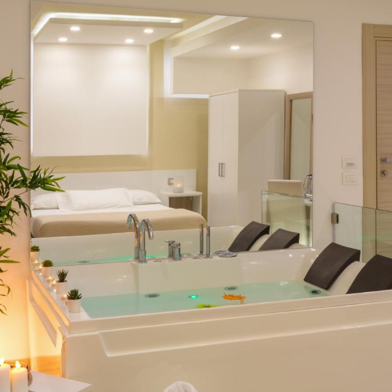 Le Suites Del Duomo - King Room with Spa Bath - 5