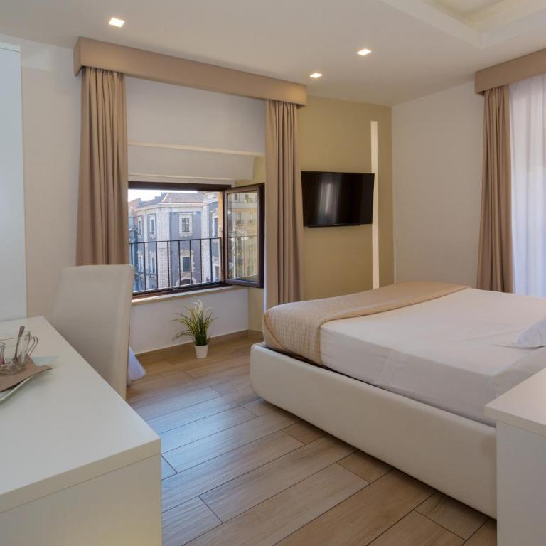 Le Suites Del Duomo - Queen Room with Balcony - 8
