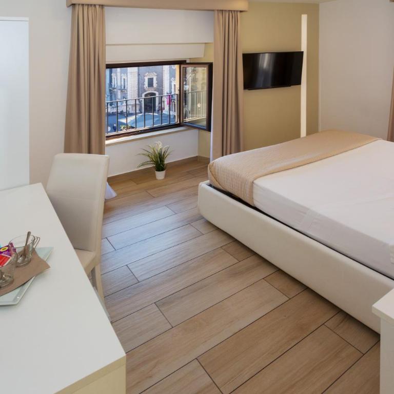 Le Suites Del Duomo - Queen Room with Balcony - 9