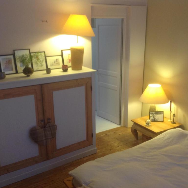 Petit cocon lillois:Cheminée & jardin - Double Room with Private External Bathroom - 10