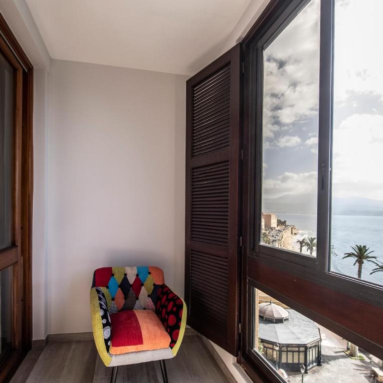 Appartement Front de Mer Hyper Centre - Three-Bedroom Apartment - 17