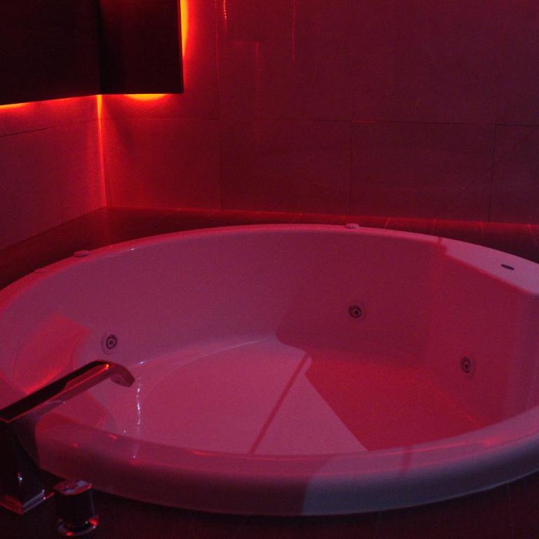 Motel Boutique Xpress - Suite con bañera de hidromasaje - Cama extragrande - 5