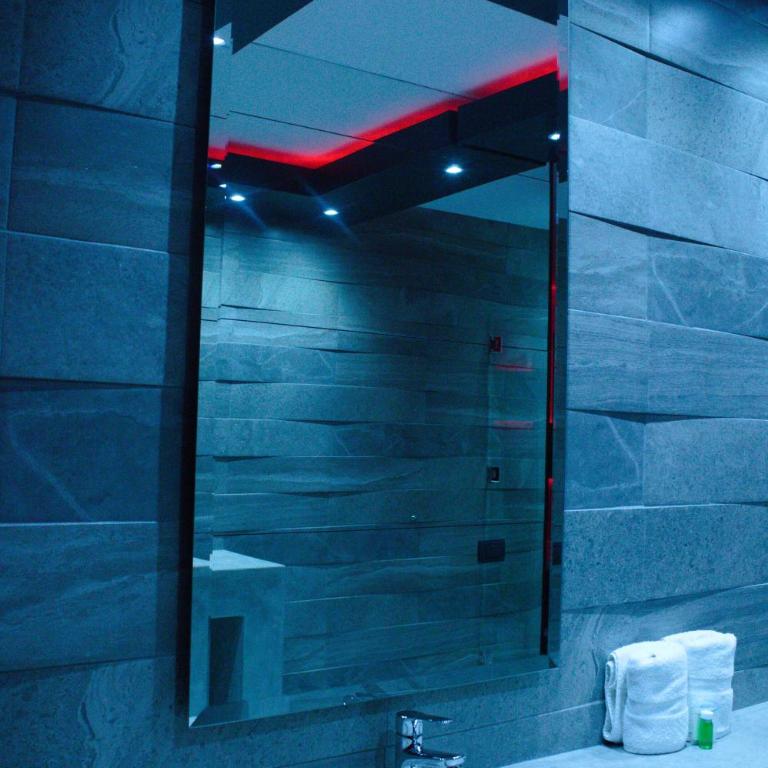 Motel Boutique Xpress - Suite con bañera de hidromasaje - Cama extragrande - 4