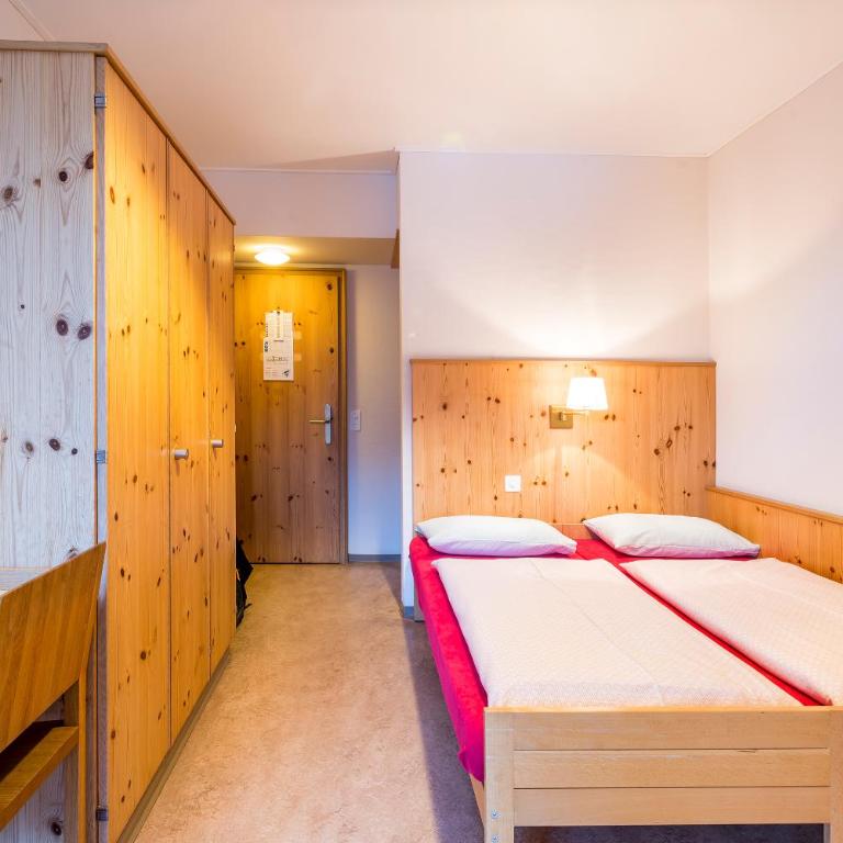 Davos Youth Hostel - Doppelzimmer mit Balkon - 3