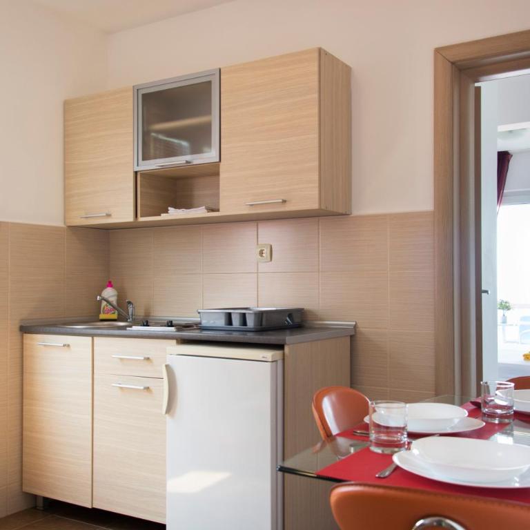 Apartments Đurović - One-Bedroom Apartment with Terrace and Sea View - 1