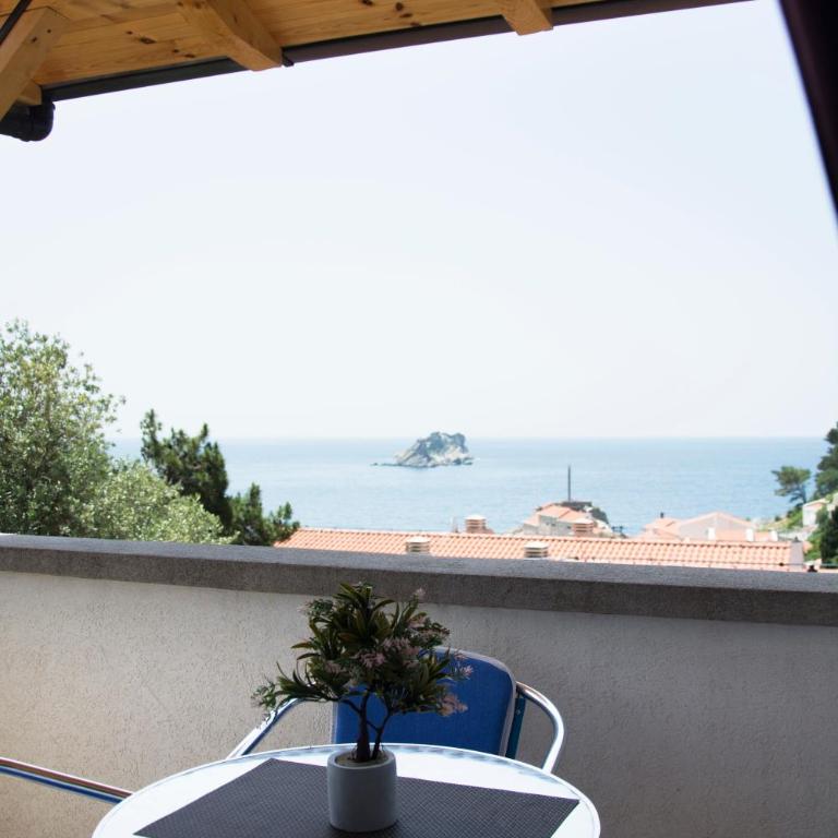 Apartments Đurović - One-Bedroom Apartment with Terrace and Sea View - 4