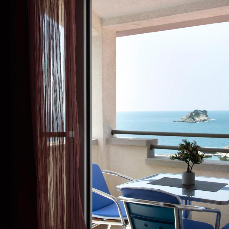 Apartments Đurović - Comfort One-Bedroom Apartment with Terrace and Sea View - 3