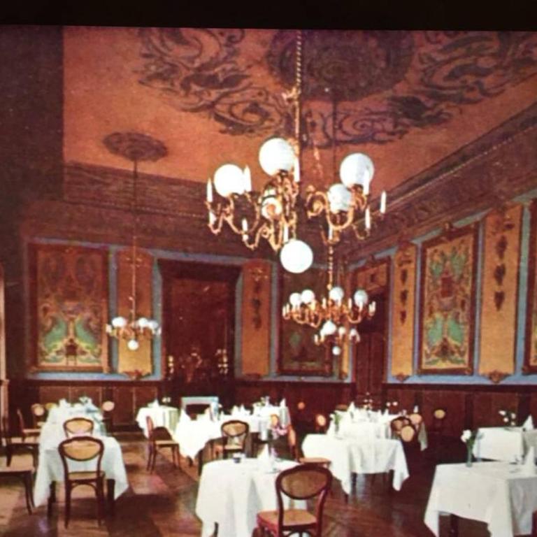 EXCEPTIONNEL !!! VENEZ SEJOURNER DANS LES 3 SUITES D'UN AUTHENTIQUE ANCIEN PALACE DE LA "BELLE EPOQUE" de 1874 !!! UNIQUE !!! - Appartement en Duplex - 44