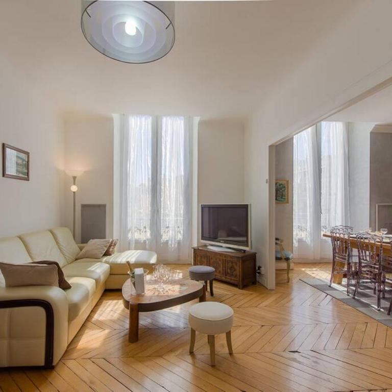 EXCEPTIONNEL !!! VENEZ SEJOURNER DANS LES 3 SUITES D'UN AUTHENTIQUE ANCIEN PALACE DE LA "BELLE EPOQUE" de 1874 !!! UNIQUE !!! - Appartement en Duplex - 80