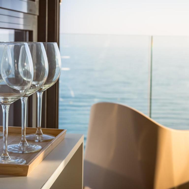Modern sea front jacuzzi Blue Sky - Two-Bedroom Apartment - 14