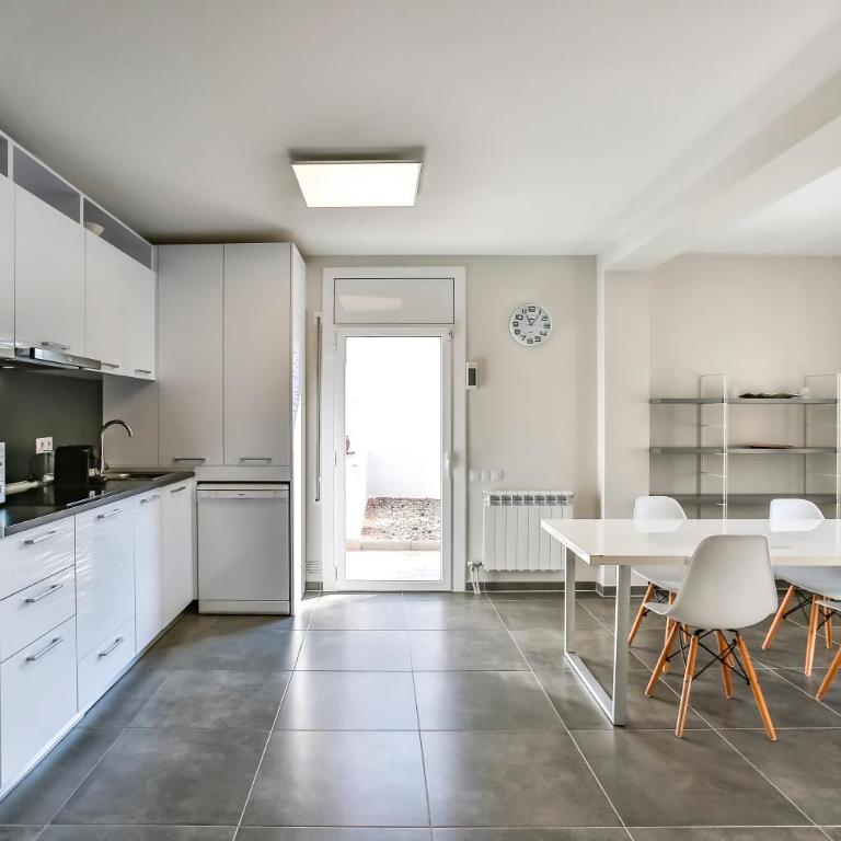 Vacaciones Perfectas en la Playa Calafell - Casa de 4 dormitorios - 13