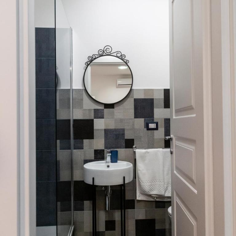 B&B Giardino Bellini-centro - Deluxe Double Room with Balcony - 8
