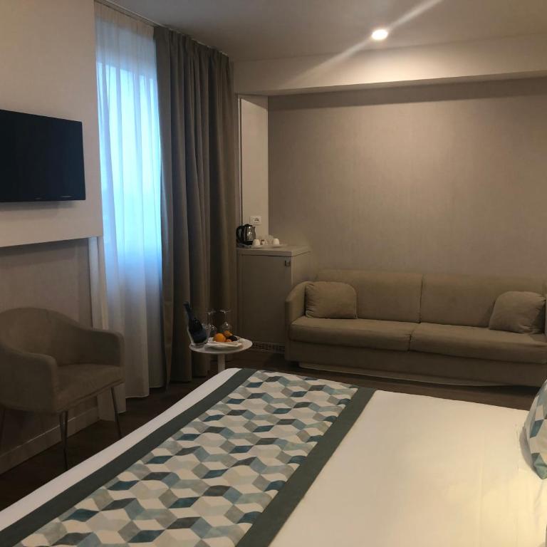 Ark Hotel - Suite - 1